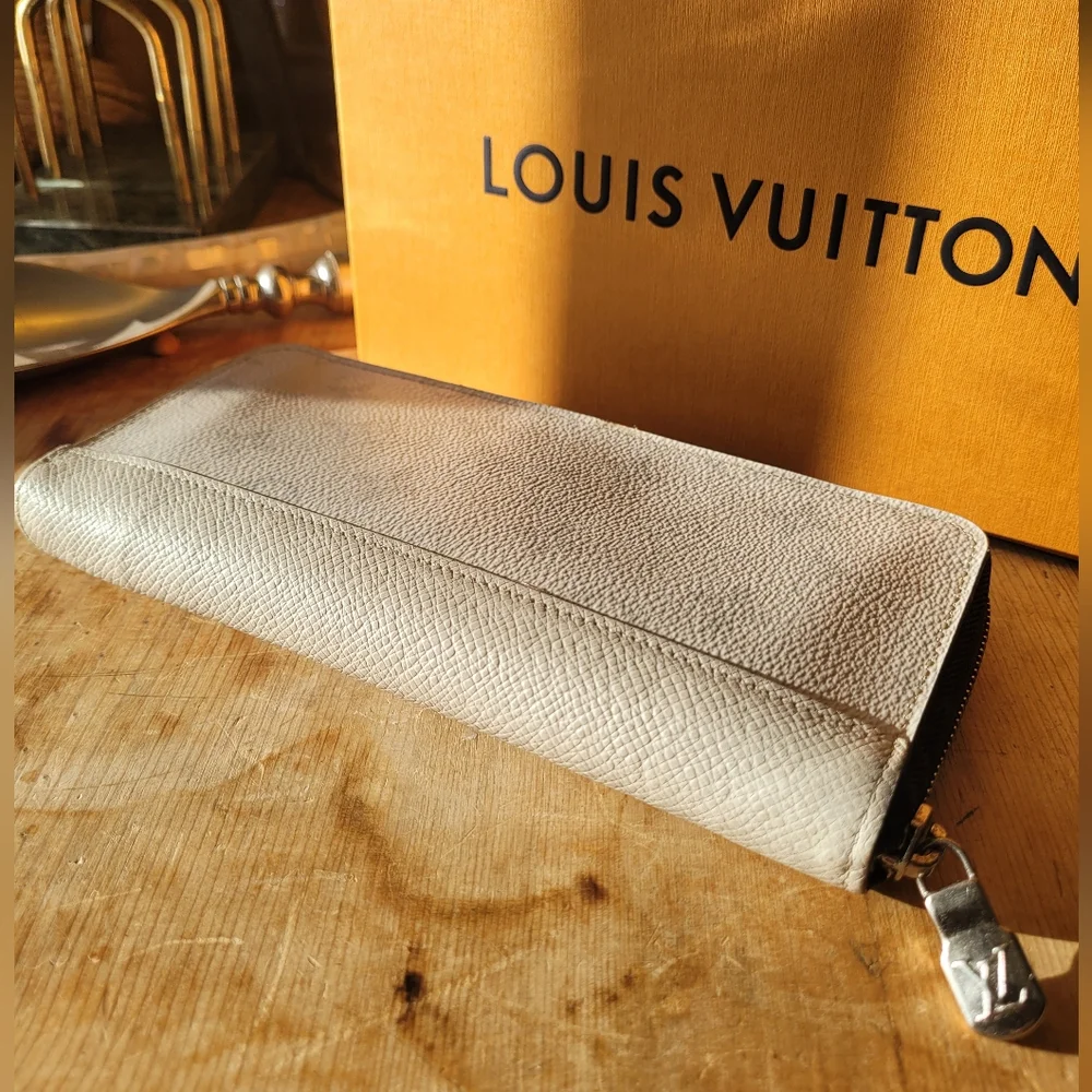 Louis Vuitton Taigarama Vertical Unisex Wallet